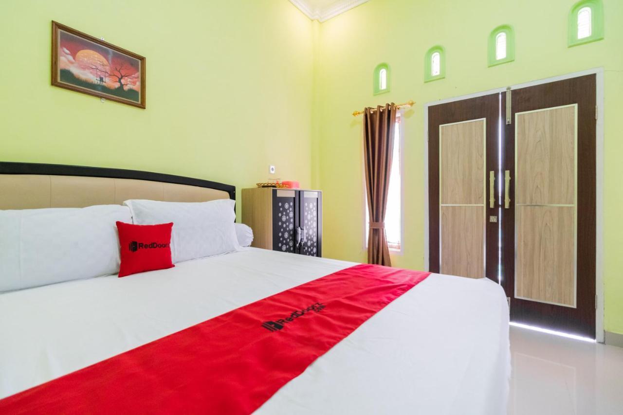 RedDoorz Syariah near Hot Water Boom Solok Selatan in Sungai Penuh, Indonesia