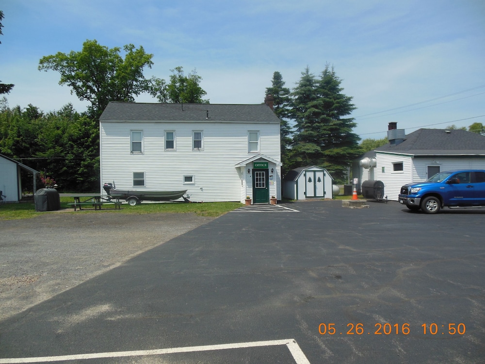The Evergreen Motel - photo 77