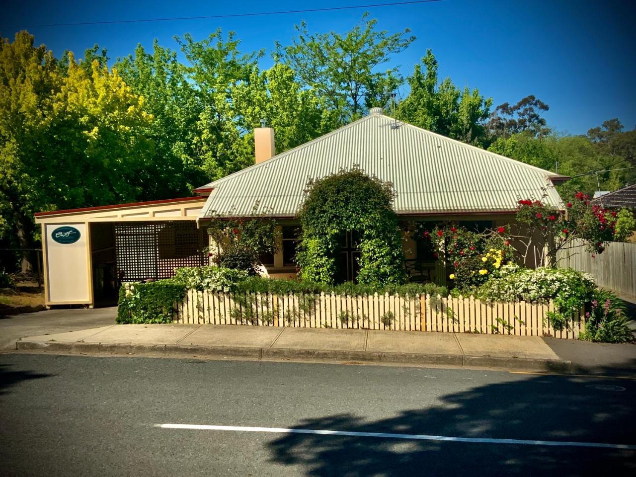 Oats Cottage — 5-Star Luxury Hotel in Hahndorf, Australia
