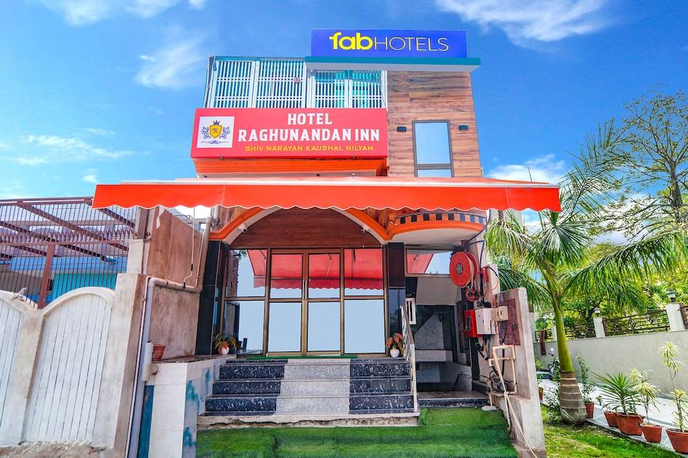 Fabexpress Raghunandan Inn in Fyzabad, India