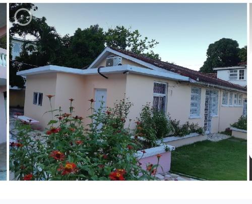 Beverly Cliff Inn in Kingston, Jamaica