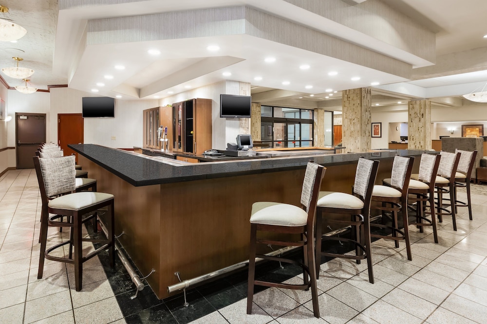 Crowne Plaza Columbus North Worthington by IHG - photo 35