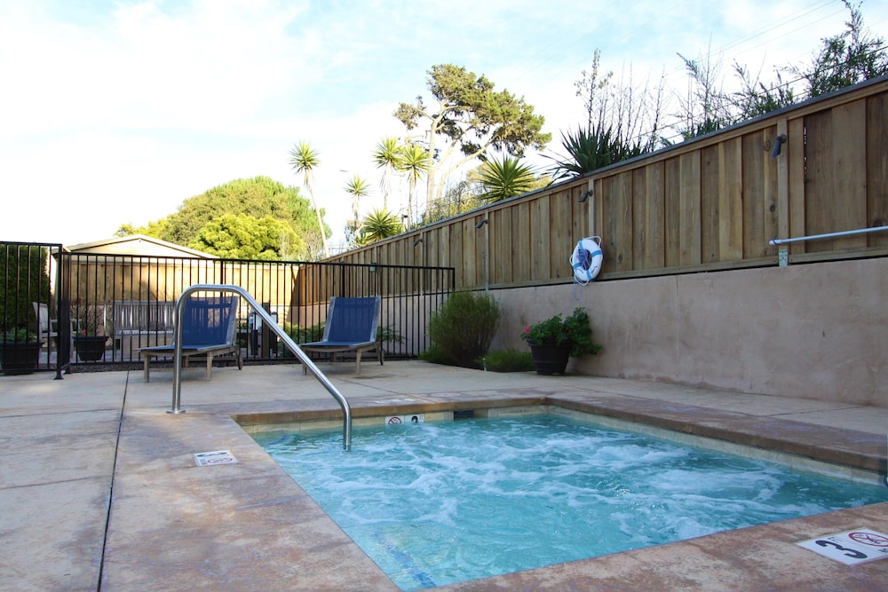 Monterey Peninsula Inn - photo 32