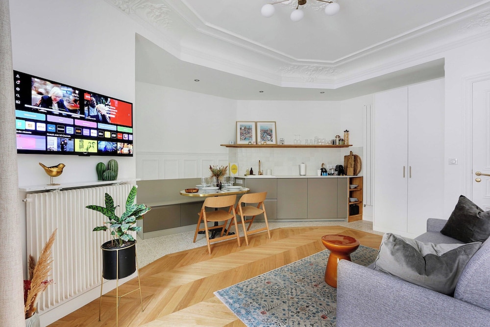 Cosy Apartment 1br 4p Jardin du Luxembourg — 4-Star Luxury Hotel in Paris, France