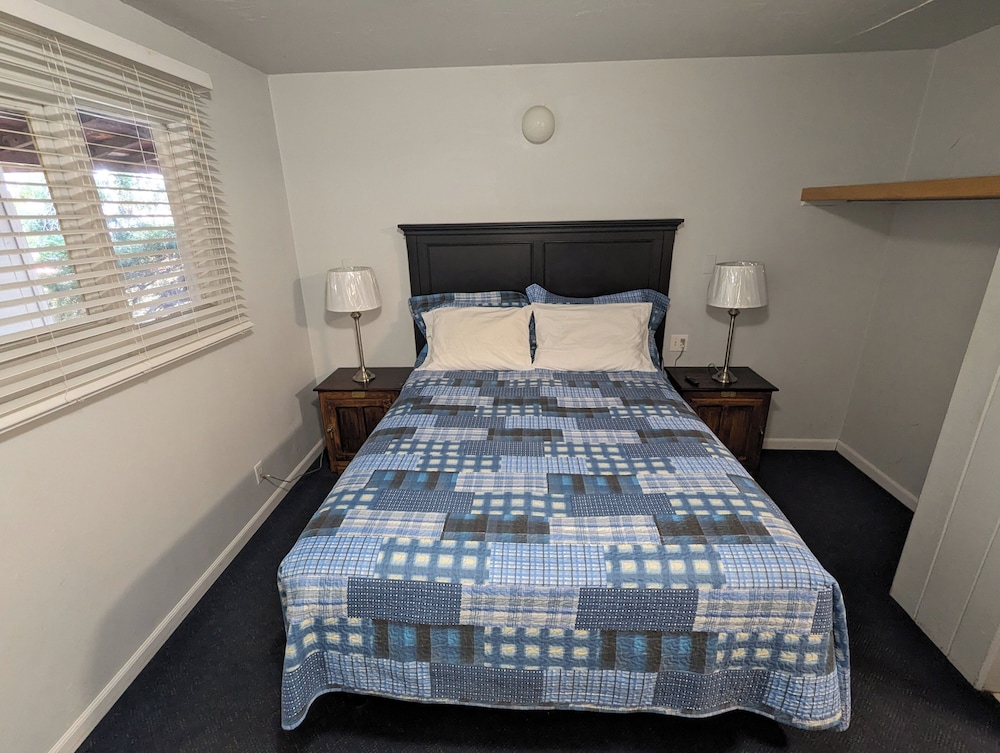 Majestic Rockies Motel - photo 3