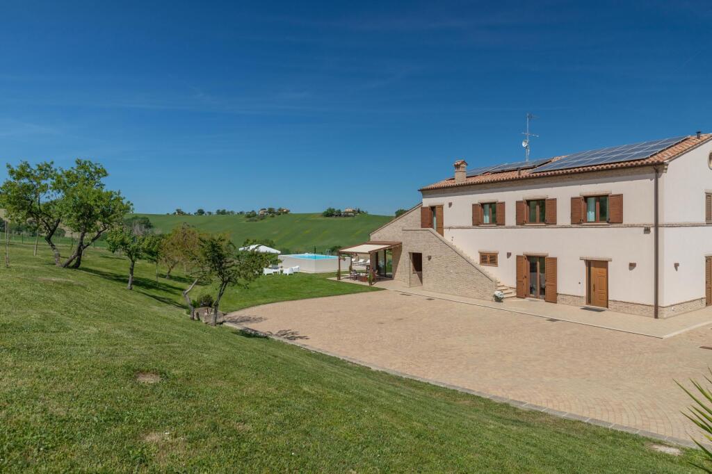 Italian Experience Villa Clair — 4-Star Luxury Hotel in Fermo, Italy