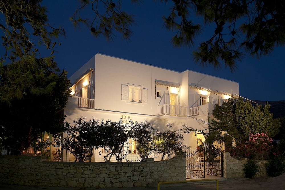 Hotel Doukissa - carbon neutral hotel in Paros