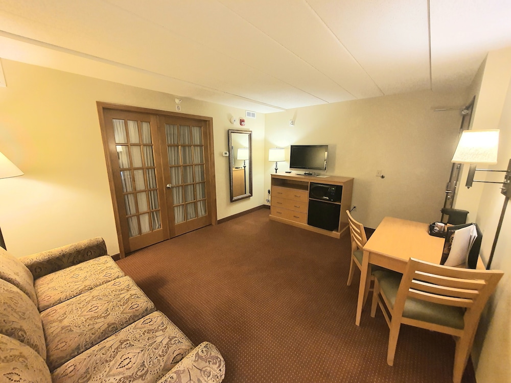 AmeriVu Inn & Suites Waconia - photo 44