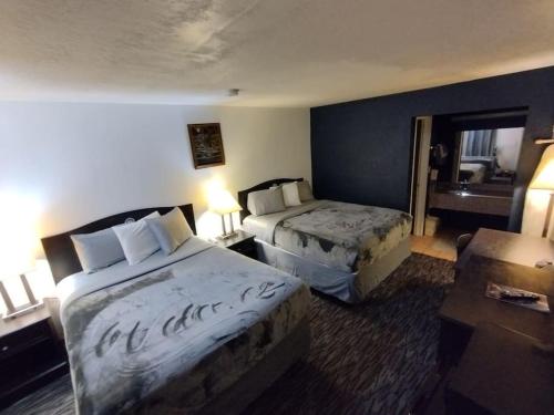 Hotel 2 Queen Beds Hotel Room 126 Wi Fi Booking — Stillwater