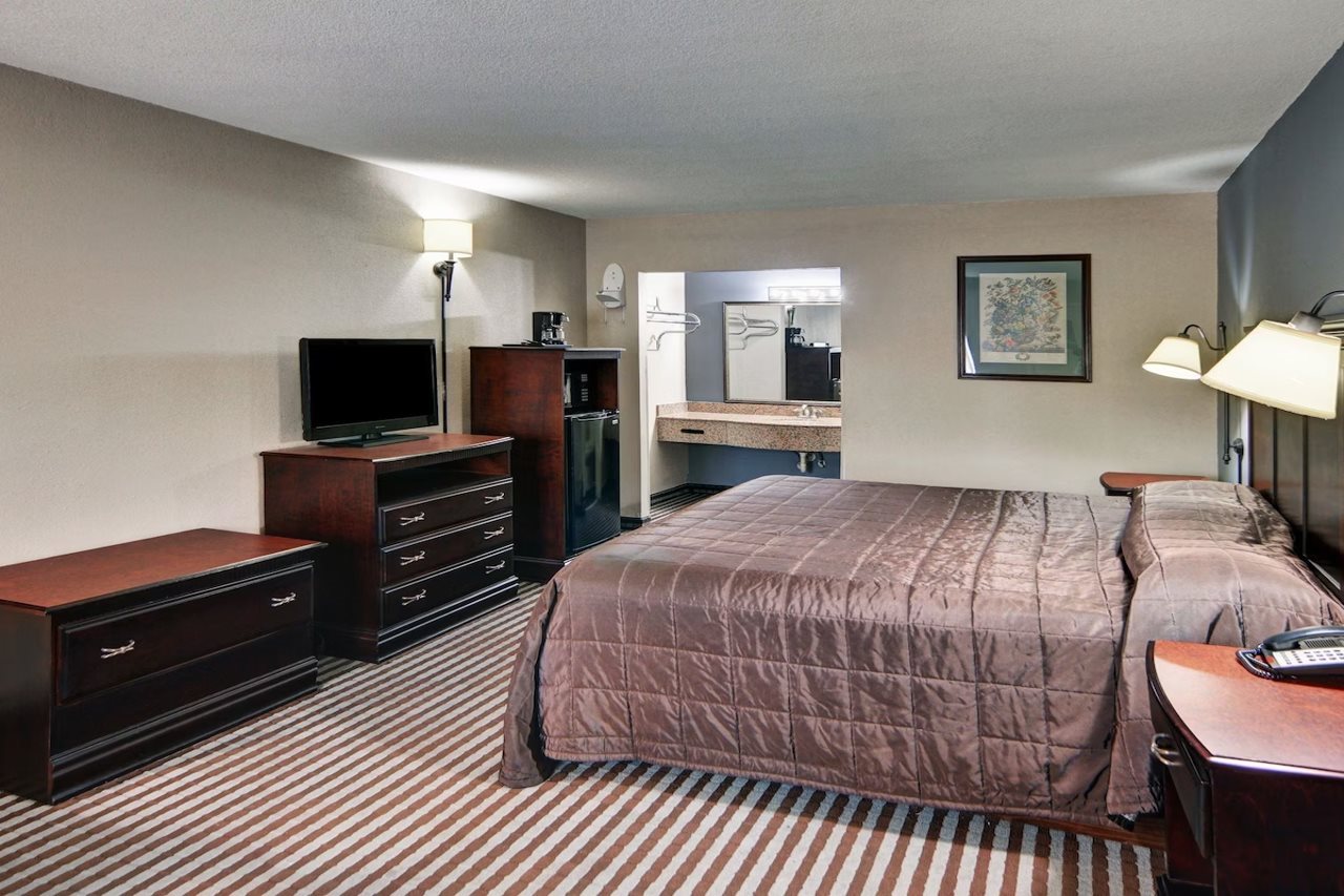 Rodeway Inn Gainesville I 35 - photo 9