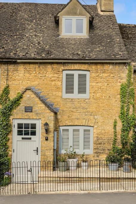 Bourton on the Water Lovely 2Bed Cotswold Cottage — 4-Star Luxury Hotel in Bourton On The Water, United Kingdom