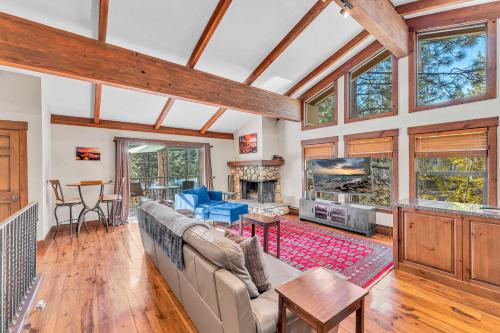 3 Level Incline Village Retreat with Fireplace in Incline Village, United States