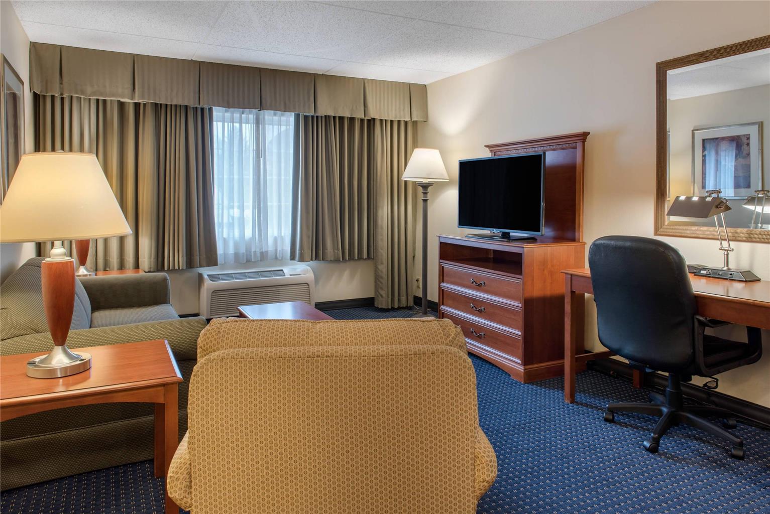 Quality Hotel Conference Center Cincinnati Blue Ash - photo 25