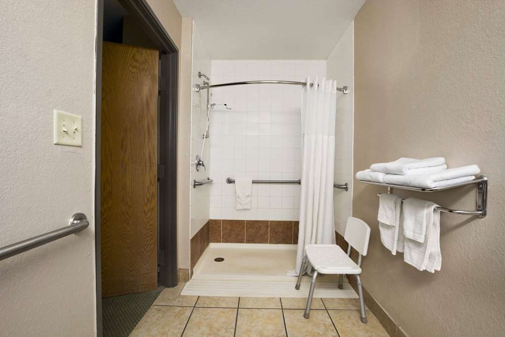 Super 8 by Wyndham Childress - photo 7