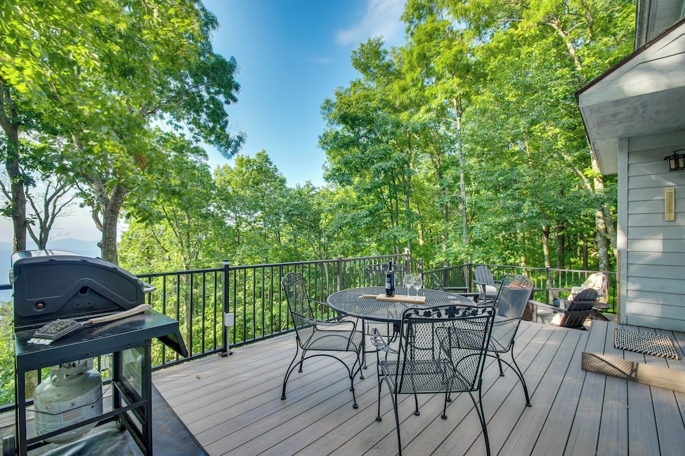 Serene Hideaway with Views 1 Mi To Hike And Ski in Charlottesville, United States