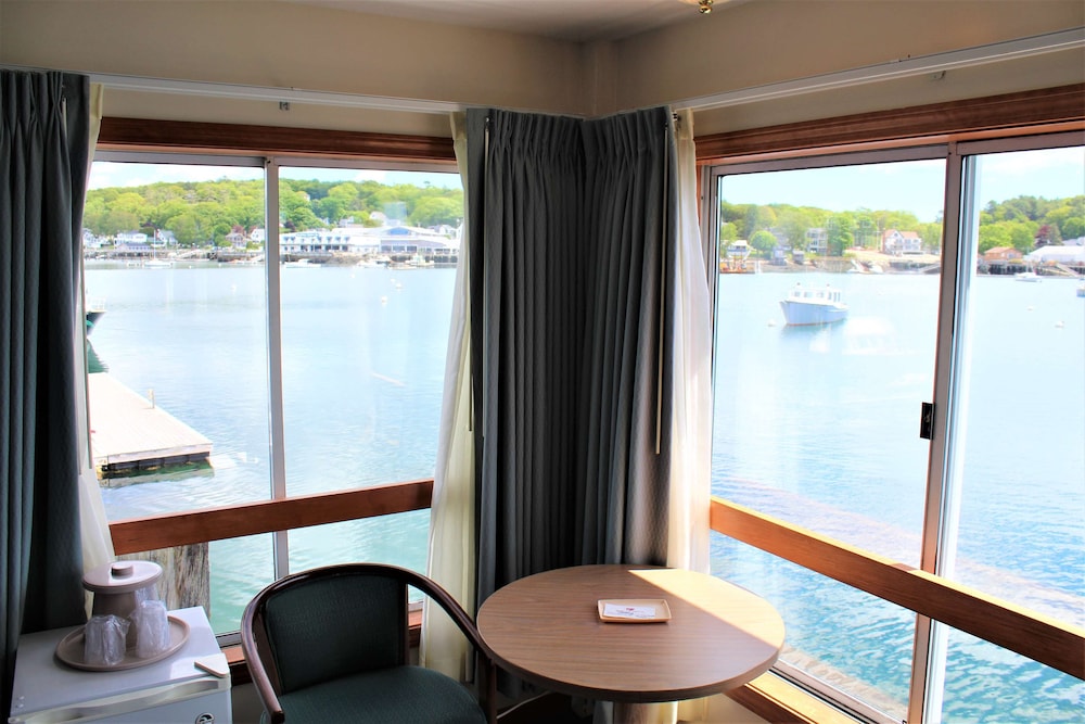 Tugboat Inn - photo 22