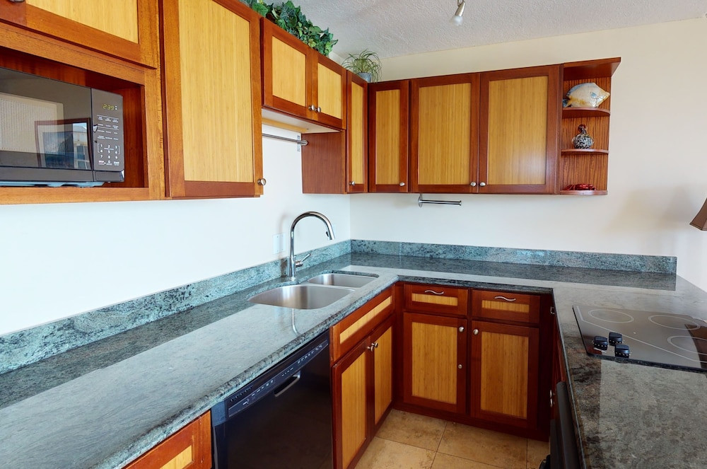 Waikiki Banyan Condo Located One Block From Waikiki Beach by Koko Resort Vacation Rentals - photo 55