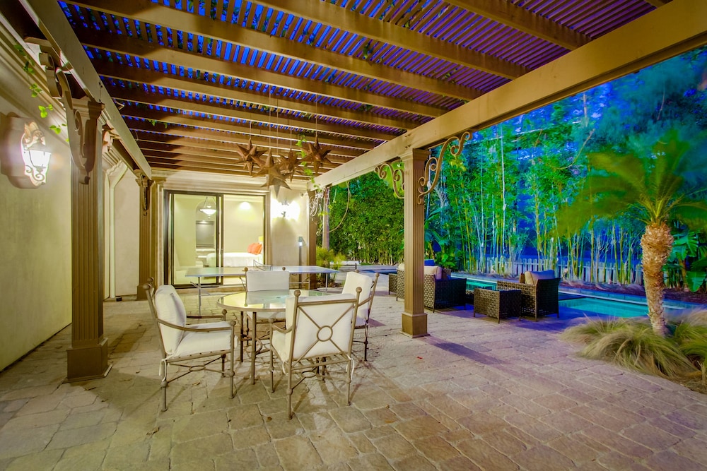 Tropical 5BR La Jolla Retreat by NamaStay - photo 7