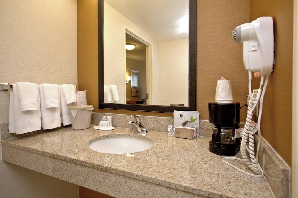 Fairfield Inn & Suites by Marriott Edison South Plainfield - photo 20