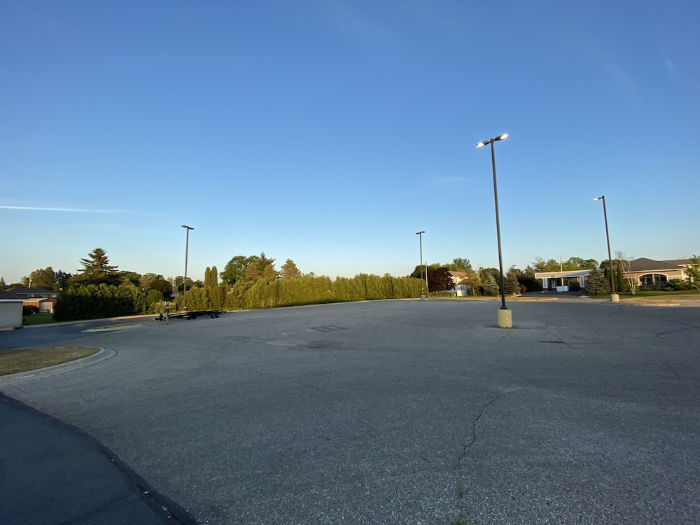 Fleetwood Inn & Suites - photo 21