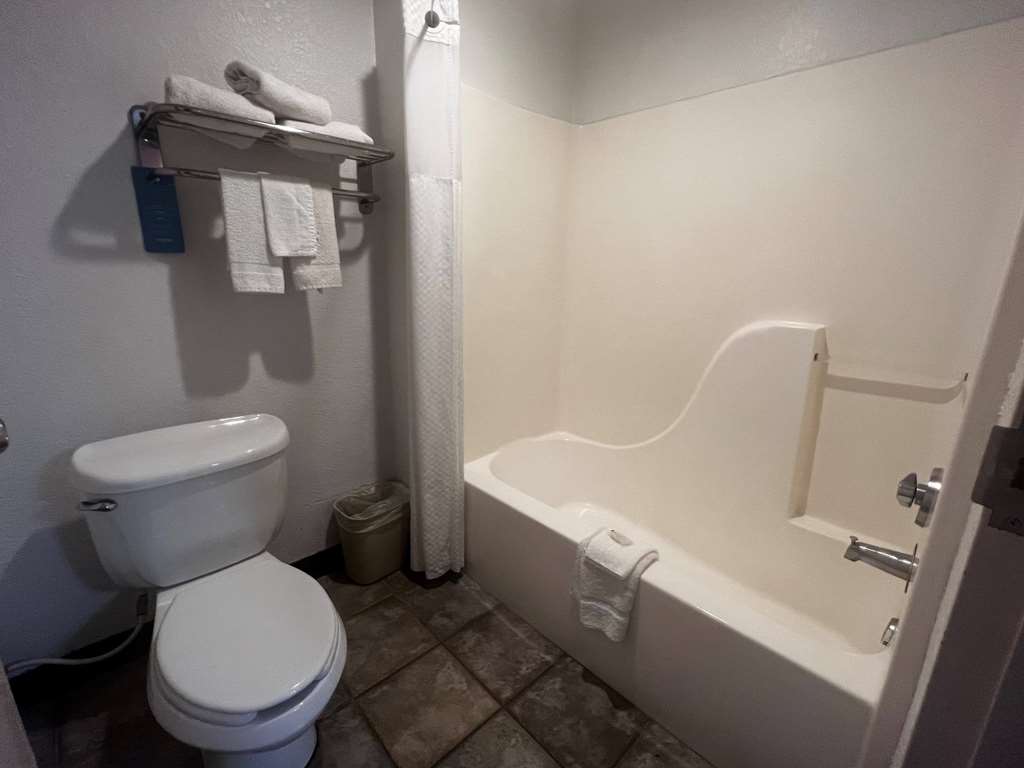 Howard Johnson by Wyndham Galveston - photo 29