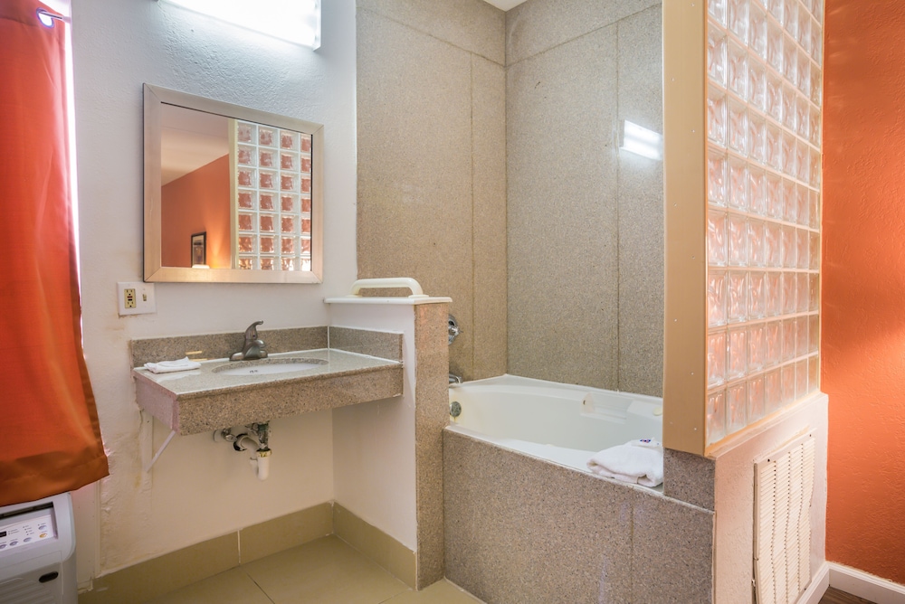 Budgetel Inns & Suites Atlanta Galleria Stadium - photo 12