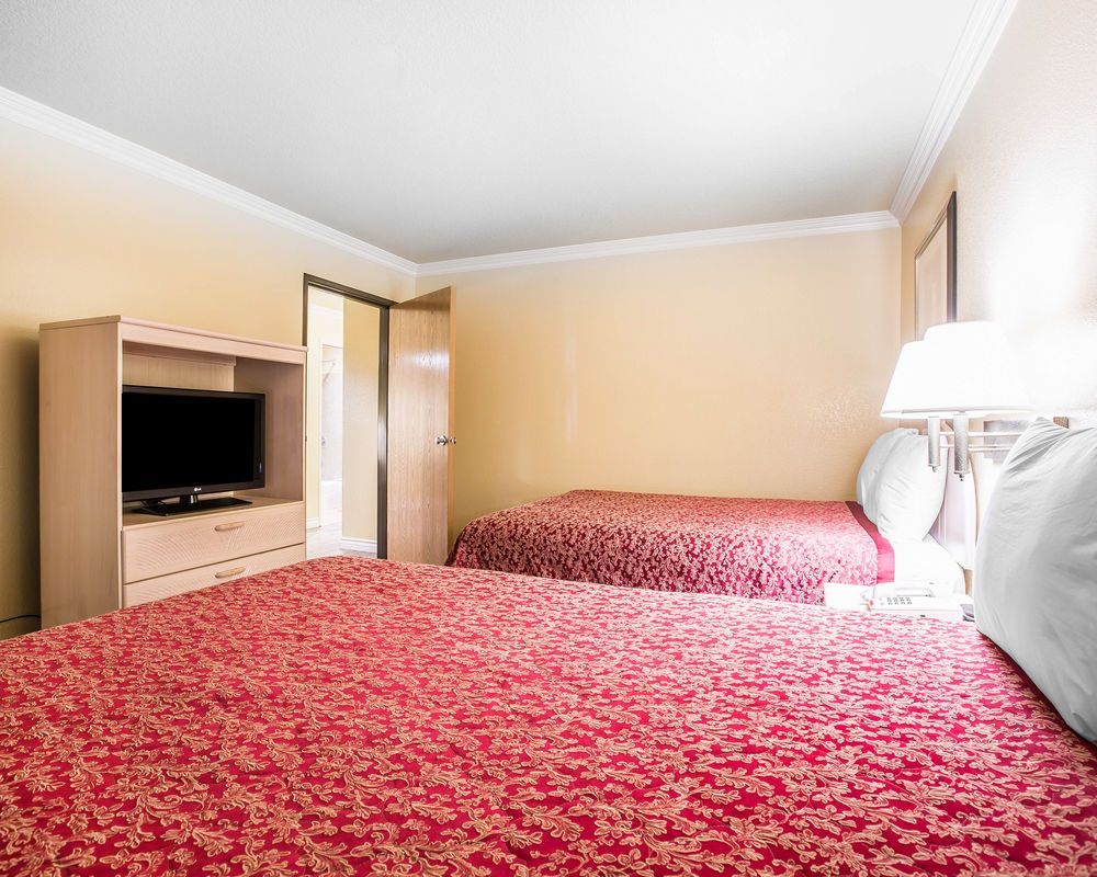 Hotel Fontana CA - photo 17