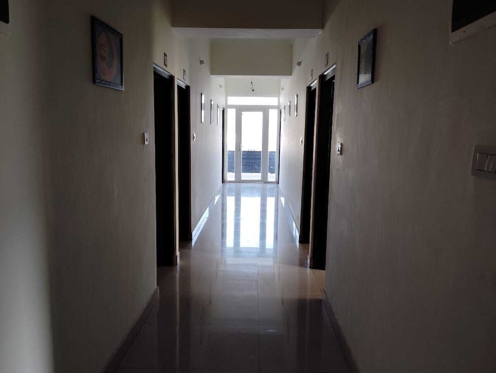 Hotel Parwatanchal Restaurant & Party in Haldwani, India