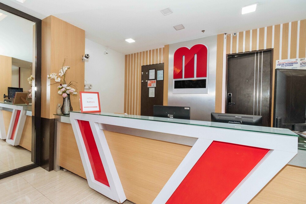 RedDoorz Plus near SM Fairview pet-friendly hotel Quezon