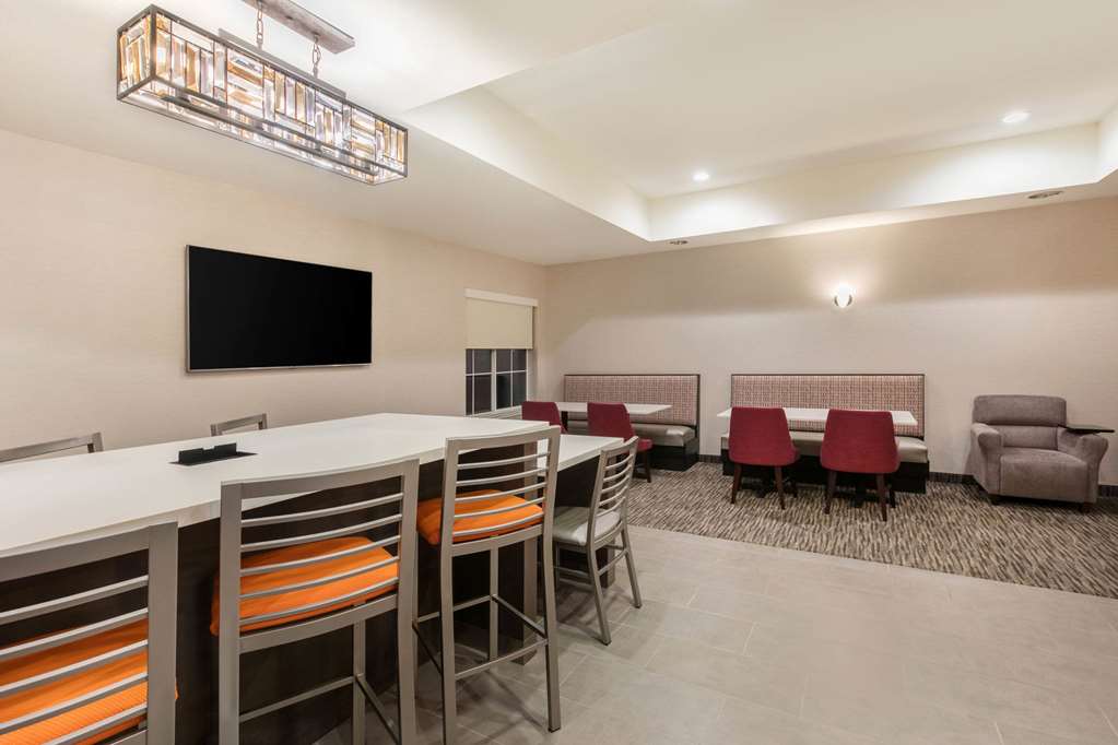 La Quinta Inn & Suites by Wyndham Fredericksburg - photo 27