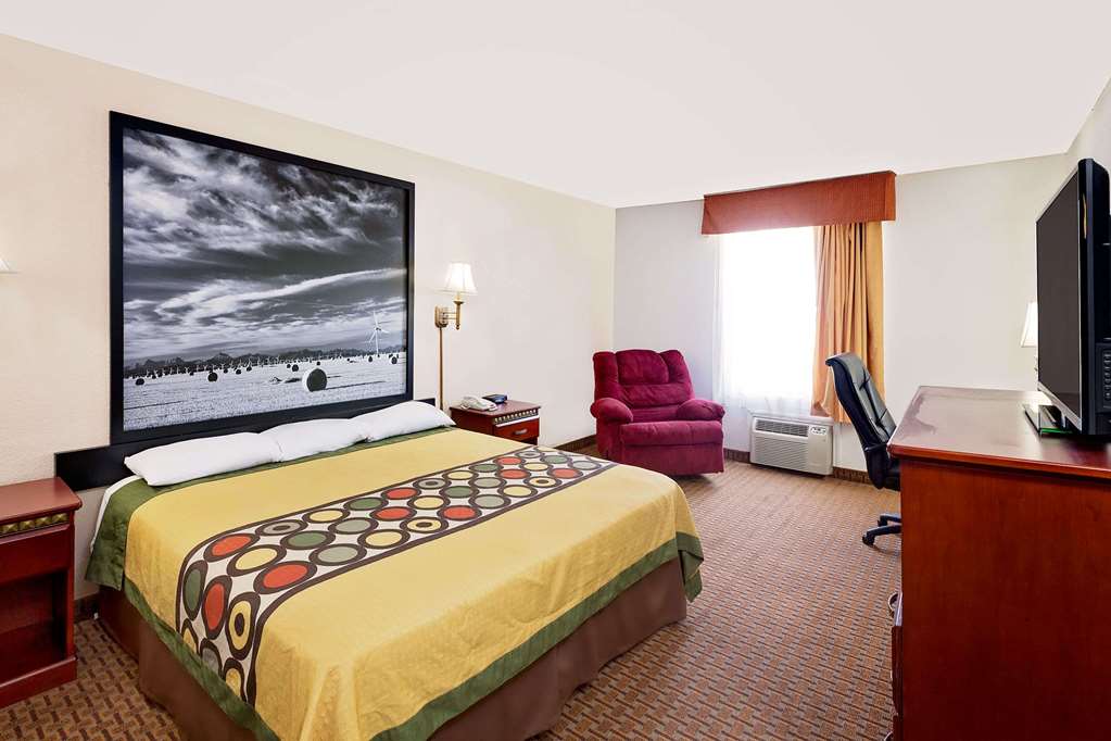 Super 8 by Wyndham Plainview - photo 8