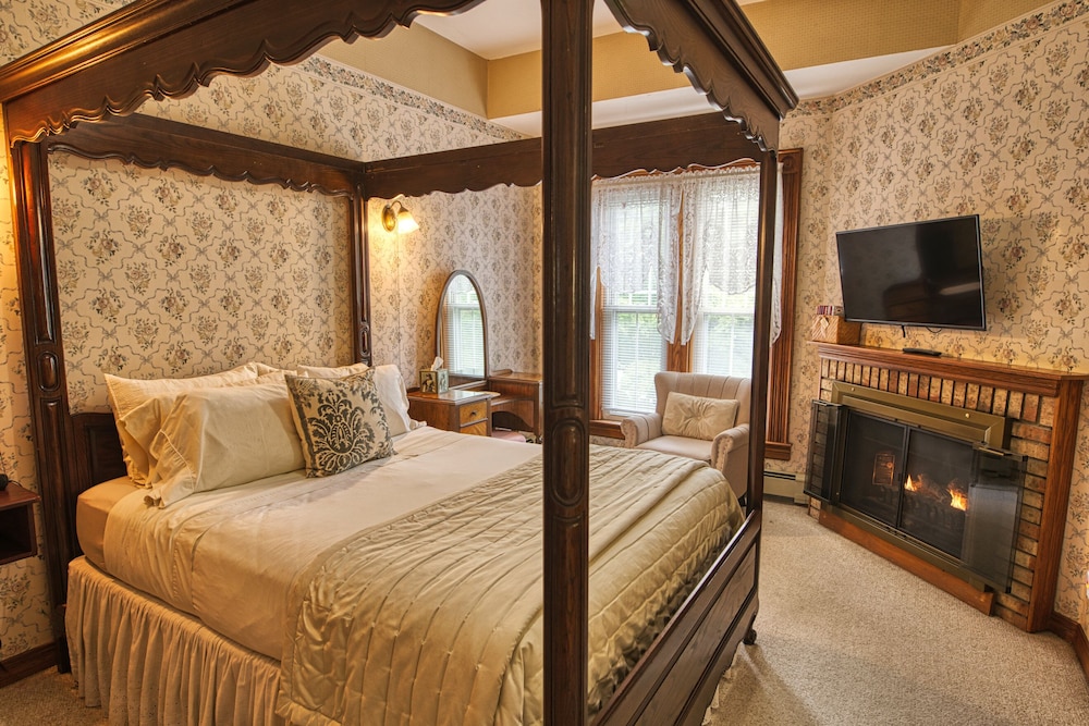 Rockwell Falls Inn and Wine Bar - photo 21