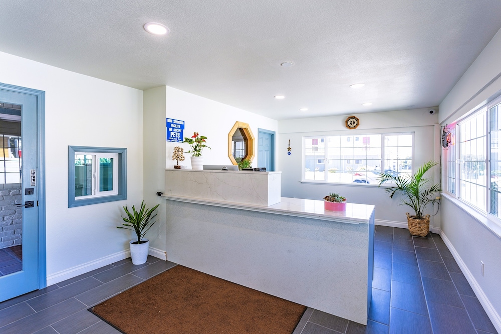 Coastal Breeze Inn - photo 35