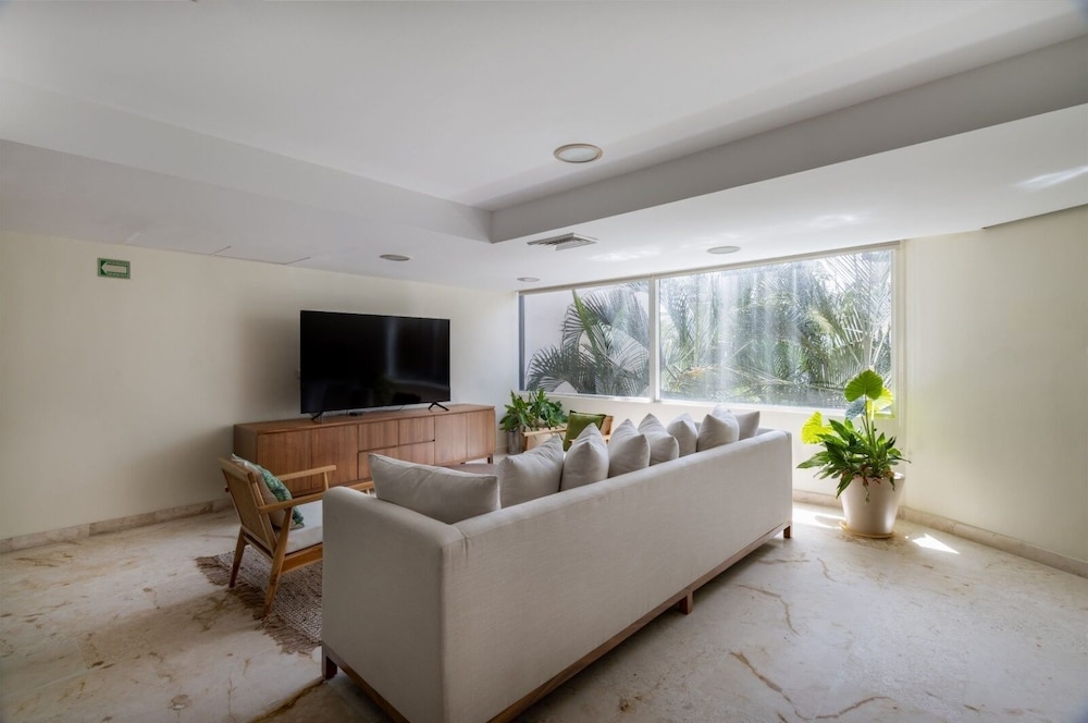 Elements 215 condo — 4-Star Luxury Hotel in Playa Del Carmen, Mexico