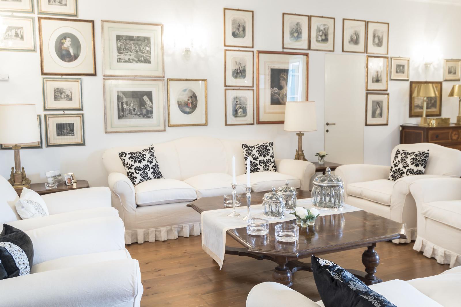 Agriturismo Borgo Spagnoli — 4-Star Luxury Hotel in Magione, Italy