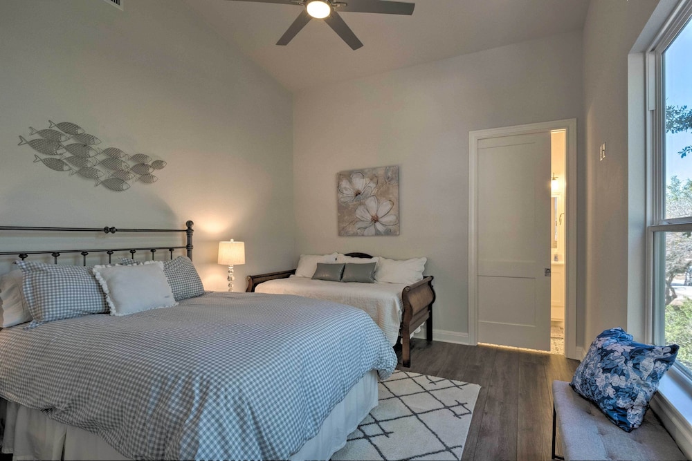 Modern Lake Travis Haven with Resort Amenities - photo 21
