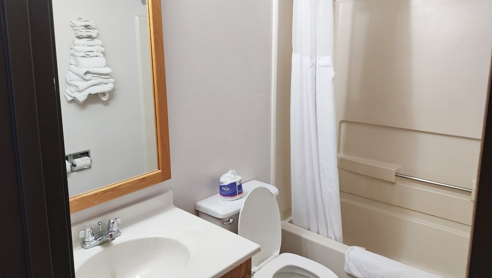 Magnuson Hotel Ironwood - photo 19