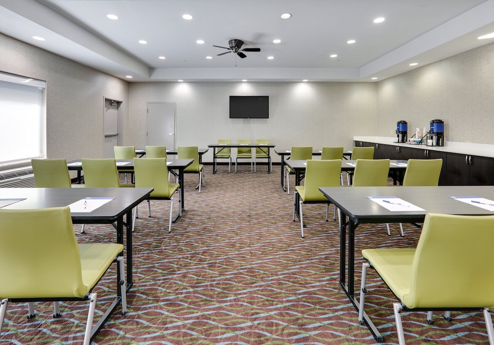 Holiday Inn Express Hotel & Suites Cleburne by IHG - photo 41