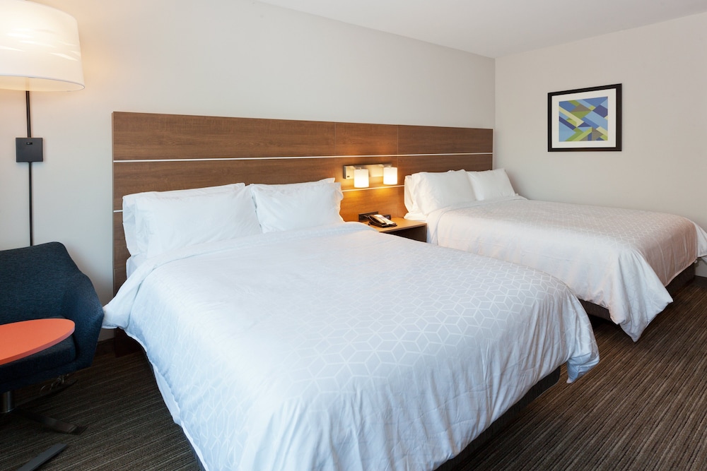 Holiday Inn Express & Suites Fayetteville by IHG - photo 4