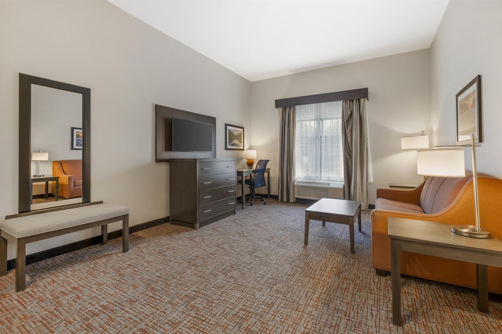 B W Plus Elizabethtown Inn & Suites - photo 12