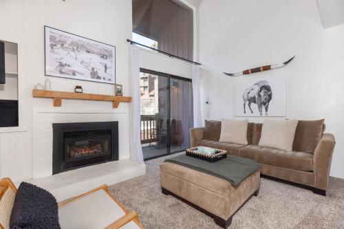 Epic Condo walk to Canyon Lodge — 4-Star Luxury Hotel in Mammoth Lakes, United States