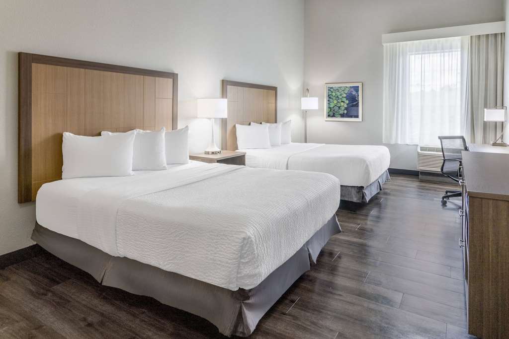 La Quinta Inn & Suites by Wyndham Valdosta - photo 34