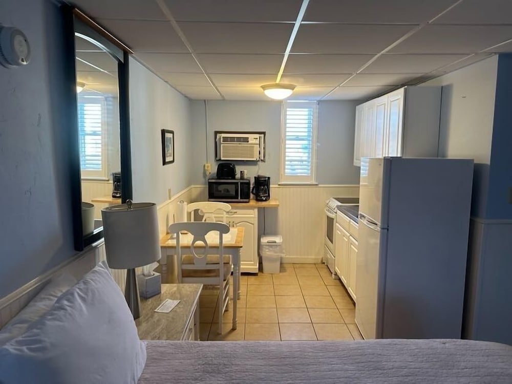 Vineyard Harbor Motel Private Beach - photo 180