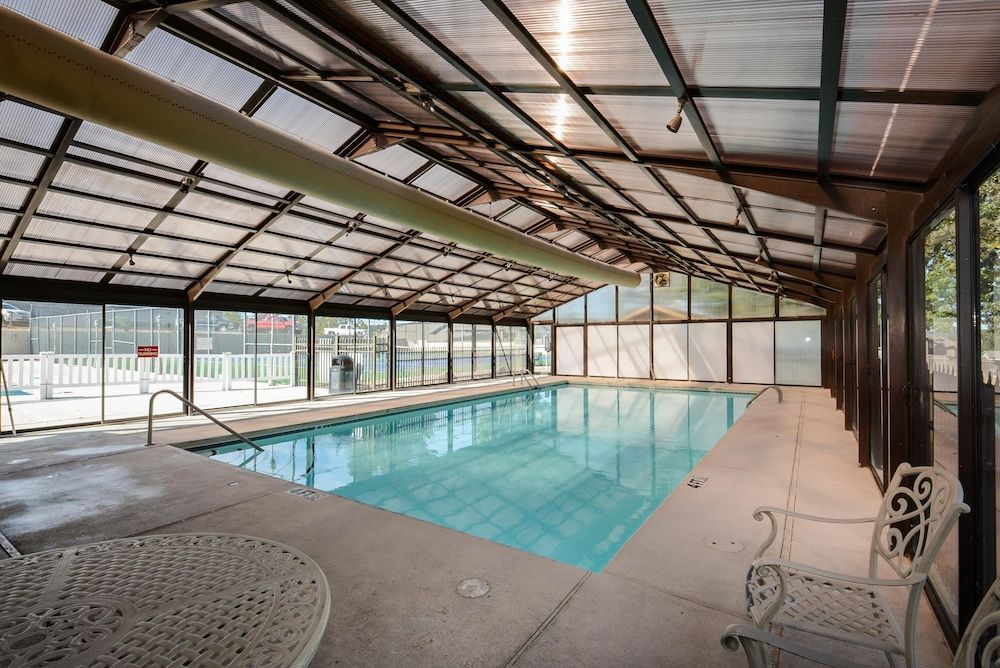 The Roost Royale No Stairs Indoor pool Hot Tub - photo 27