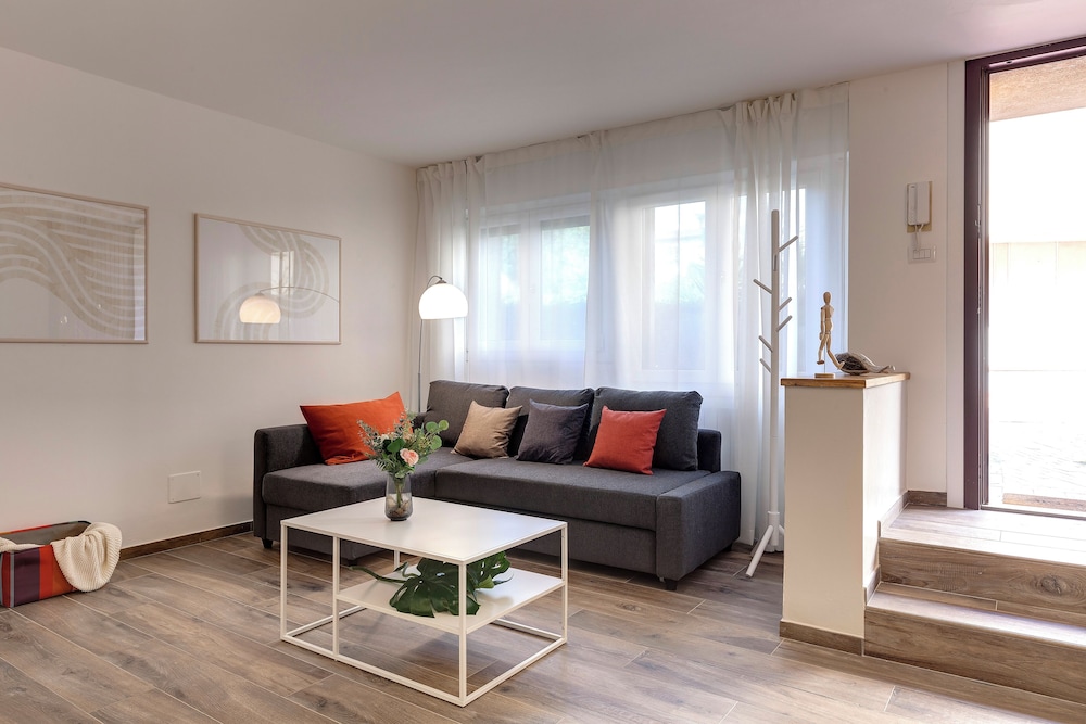 Rachel Apartment by Mamo Florence — 4-Star Luxury Hotel in Florence, Italy