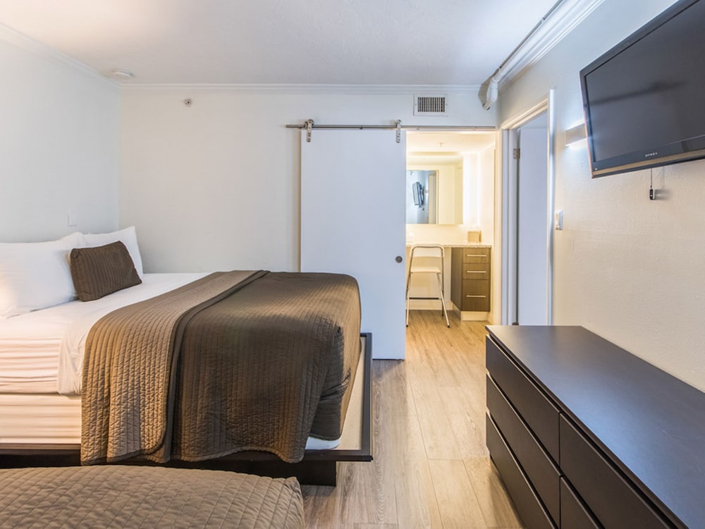 Hibiscus Suites Gateway to Siesta Key - photo 6
