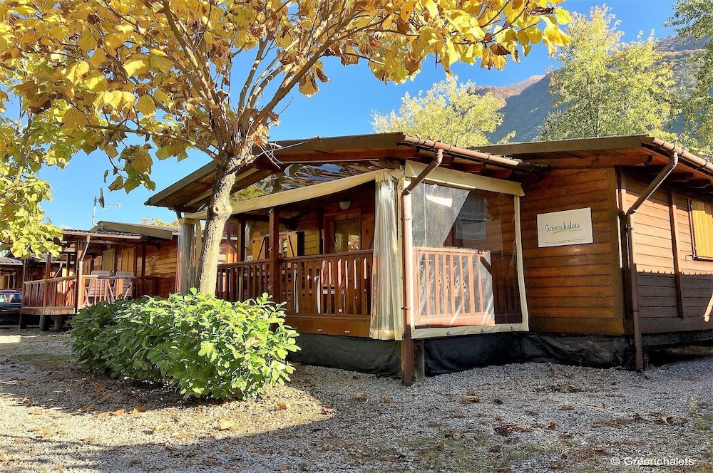 Sunwaychalets Lago di Lugano — hotel in Porlezza
