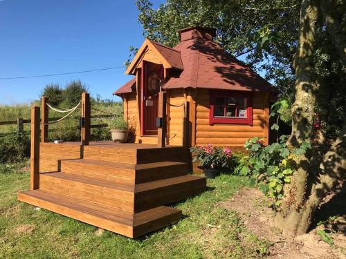 The Hobbit Hole - last minute hotel in Falmouth