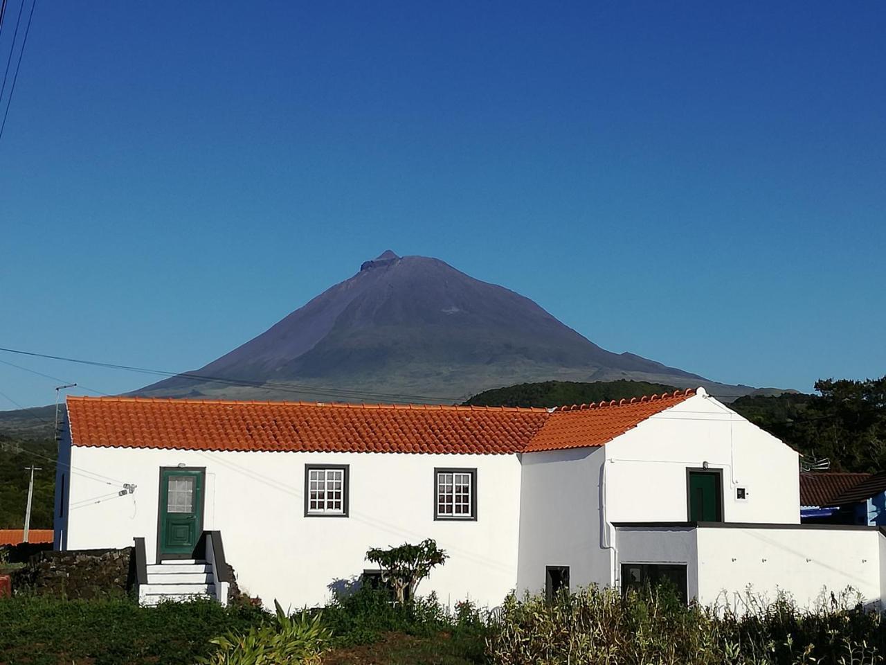 Casa Dos Biscoitos — 4-Star Luxury Hotel in Madalena, Portugal