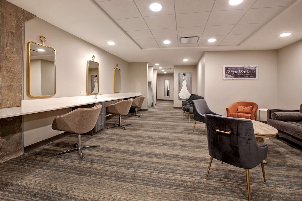 Embassy Suites by Hilton Rockford Riverfront - photo 57